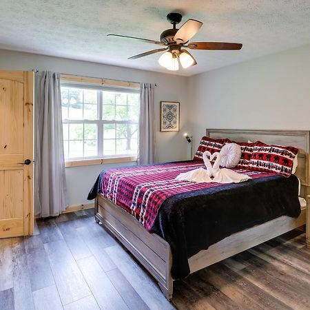 Sevierville Cabin With Private Hot Tub And Fire Pit Exterior foto